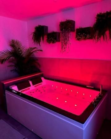 Love Room Cocooning & Spa Эпиналь Экстерьер фото